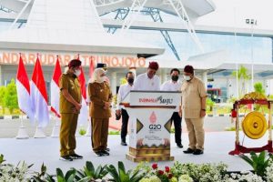 Jokowi_Resmikan_Bandara_Trunojoyo,_Tingkatkan_Konektivitas_ke_Madura_3 (1)