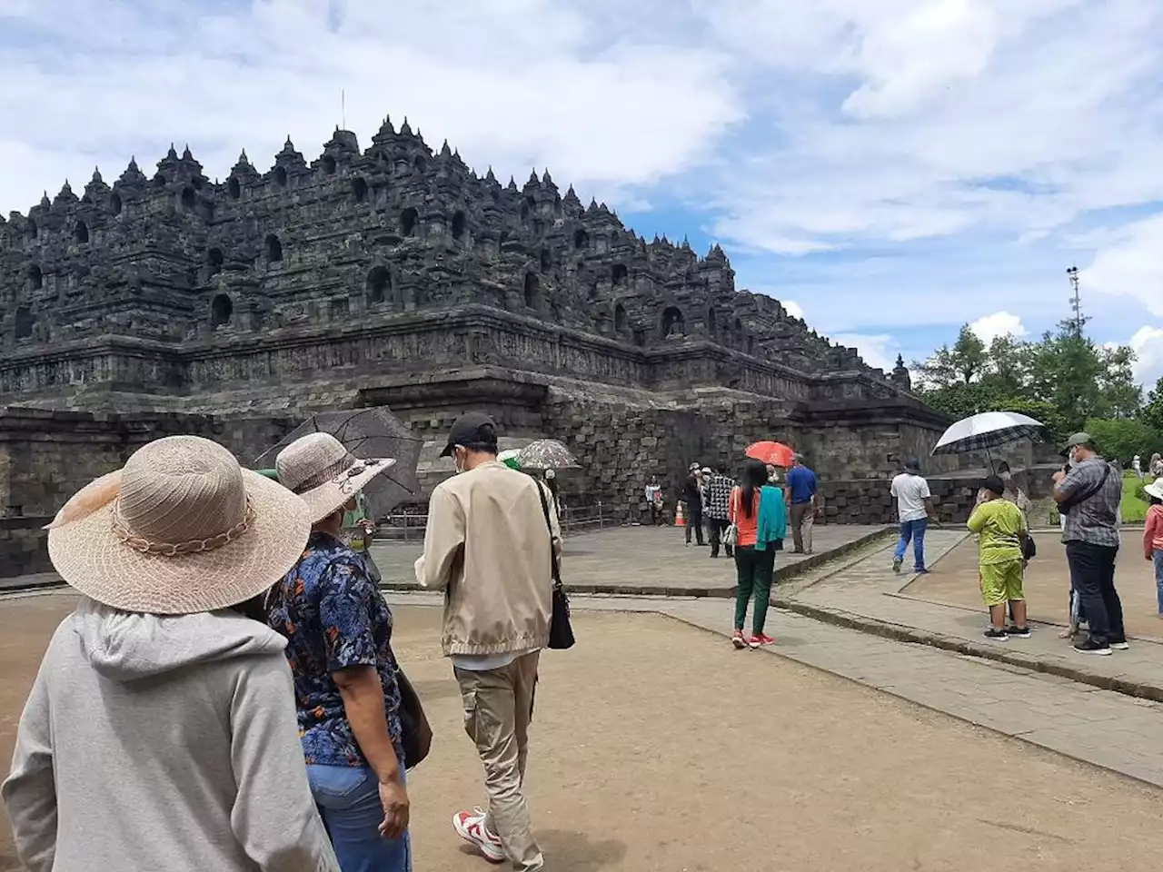 wisatawan-meningkat-taman-wisata-candi-borobudur-ajukan-tambahan-kuota-1478131556921212930
