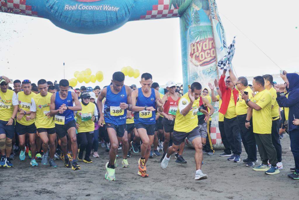 9532Dongkrak-Pariwisata-Olahraga--Kemenpora-Gelar-Beach-Trail-Run-di-Pelabuhan-Ratu-Sukabumi