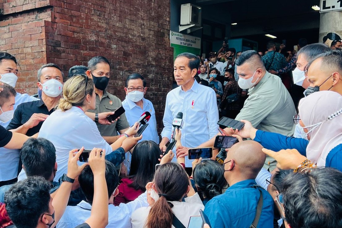 Usai-G20-Presiden-Jokowi-Blusukan-ke-Pasar-Badung