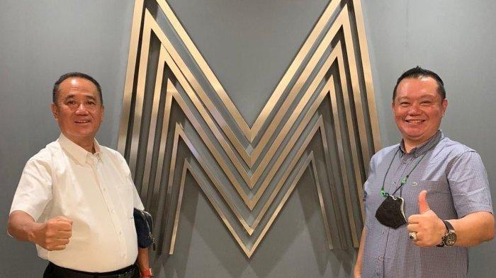 ketua-umum-psmti-pusat-wilianto-tanta-kiri-bersama-ketua-panitia-hut-ke-25-psmti-peng-suyoto