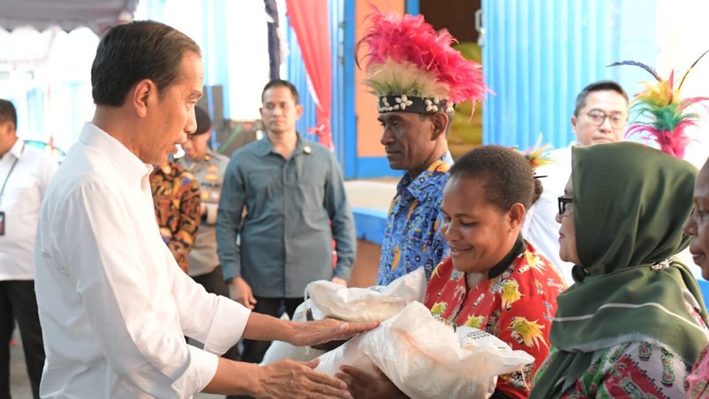 JOKOWI-KE-PAPUA-2-1024x577