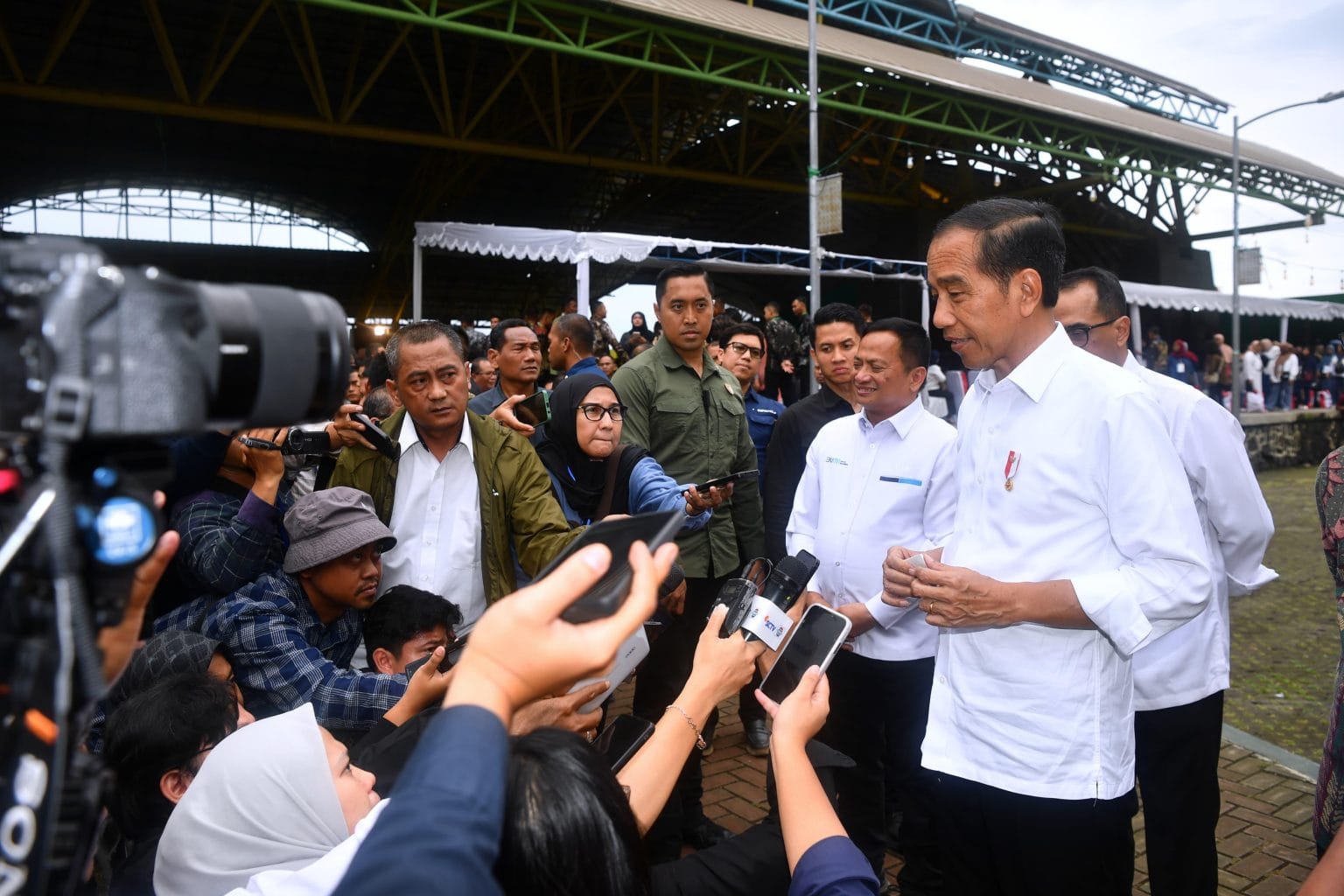 Presiden-Jokowi-Tunjuk-Mendagri-Tito-Karnavian-Jadi-Plt-Menko-Polhukam-1536x1024 (1)