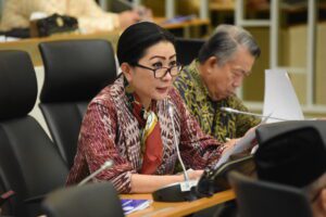 Anggota_Komisi_IV_DPR_RI__Julie_Sutrisno_saat_mengikuti_Rapat_Kerja_Komisi_IV_DPR_RI_dengan_Menteri_20240315160013