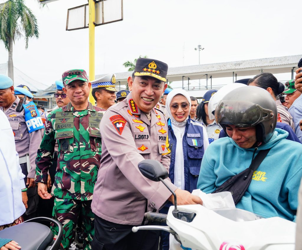 kapolri-dan-pemudik-1024x846