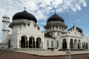 Tahun_1992_dilakukan_penambahan_dua_kubah_dan_lima_menara_pada_Masjid_Raya_Baiturrahman-1