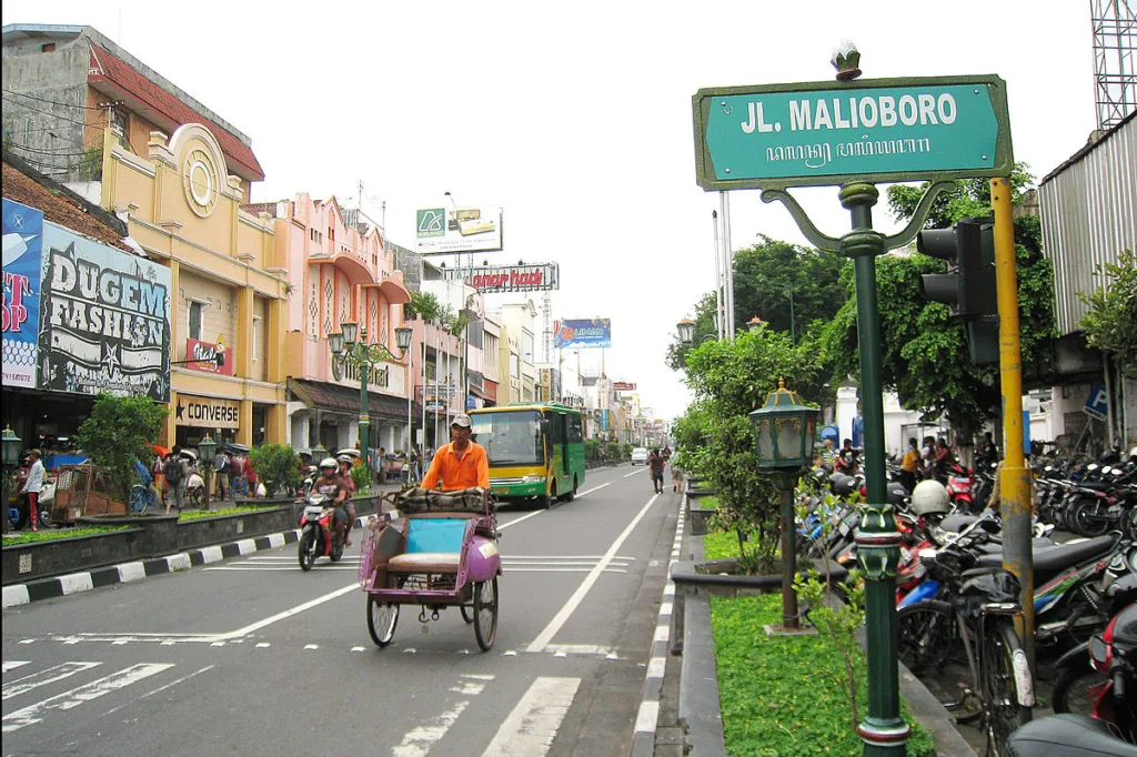 1200px-Malioboro_Street,_Yogyakarta
