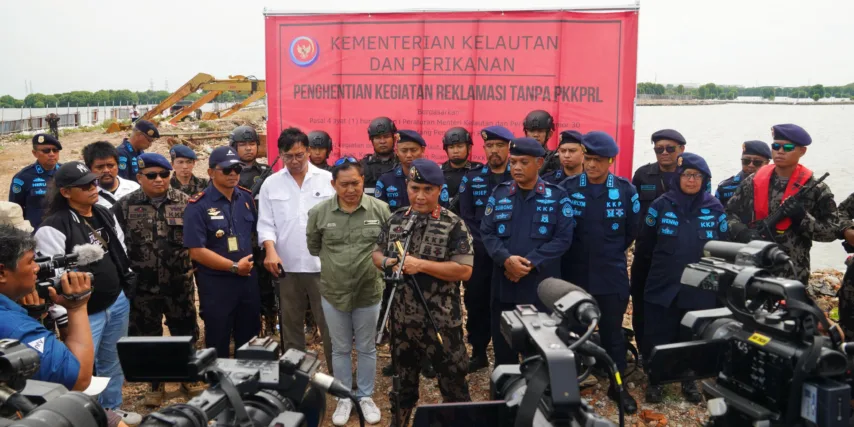 kkp-segel-pagar-laut-di-perairan-bekasi