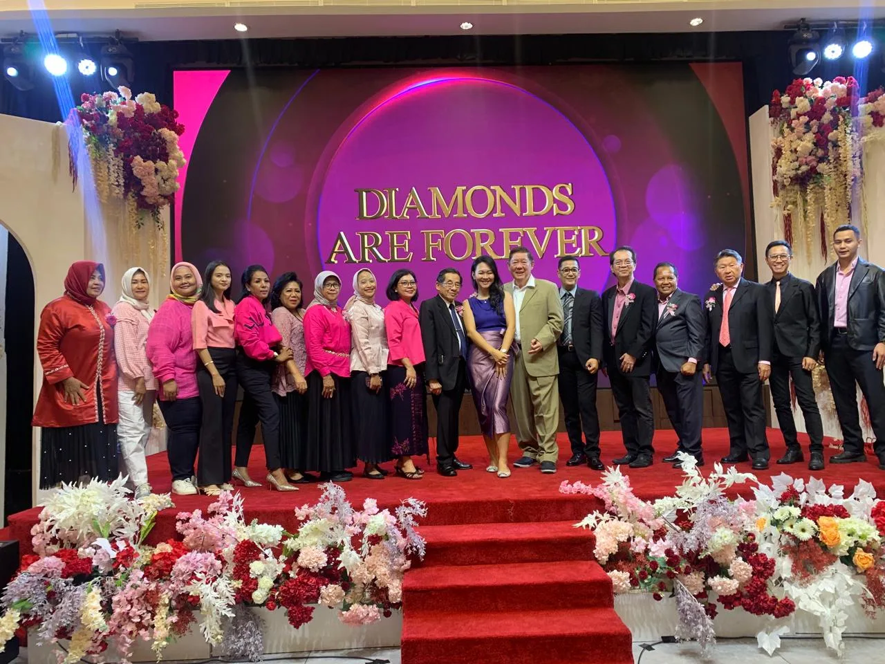 “Diamond Are Forever” Lelang Berlian dan Lukisan untuk Penanganan