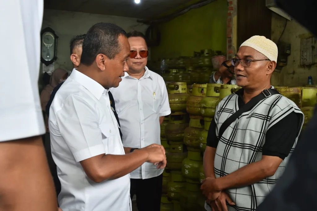 arsip-berita-jalankan-instruksi-presiden-menteri-bahlil-naikkan-375-ribu-pengecer-jadi-sub-pangkalan-lpg-3-kg-m2iwfy