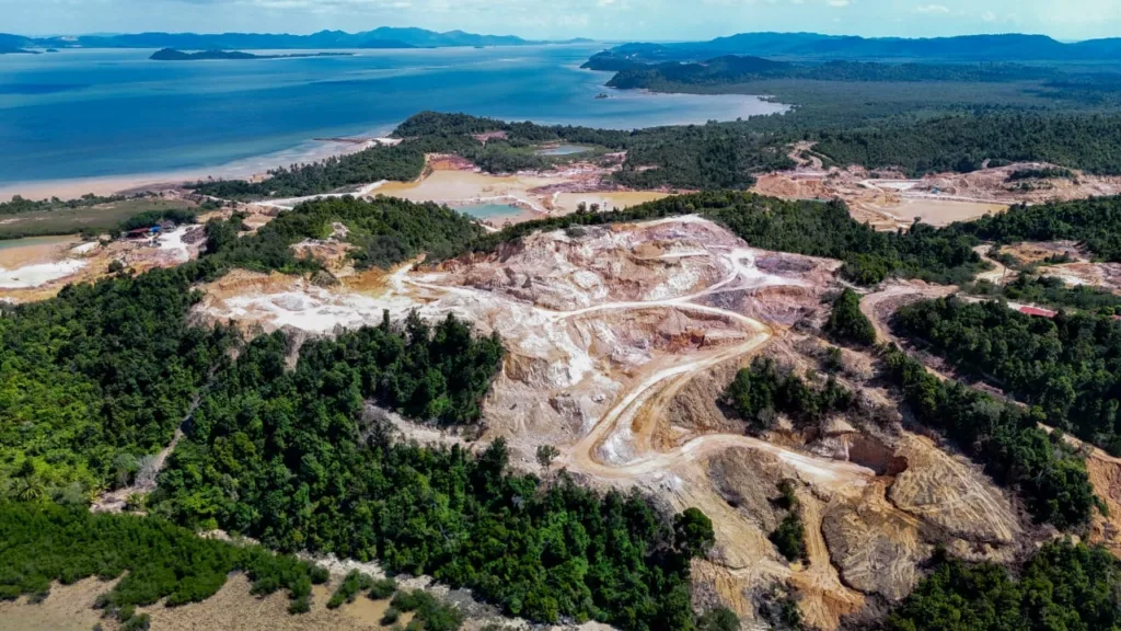 kkp-sidak-aktivitas-penambangan-ilegal-di-pulau-citlim-LZwD