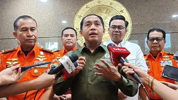 menteri-kehutanan-raja-juli-tengah-taufiqdetikcom-1751258255146_169