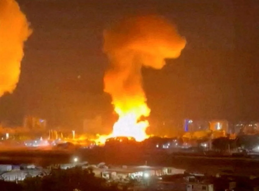 2026-01-03t115330z-1543953786-rc2ntiarv6g6-rtrmadp-3-usa-venezuela-explosions-1024x753