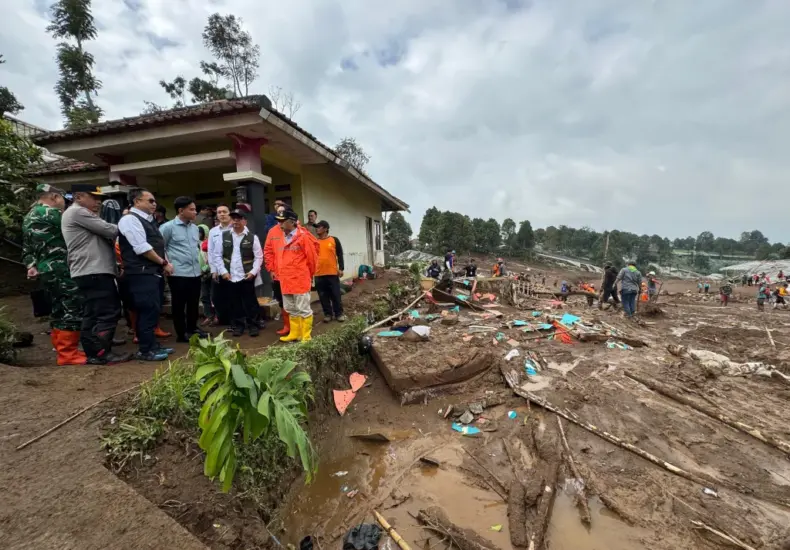Banjir-Bandang-dan-Longsor-di-Bandung-Barat-790x550