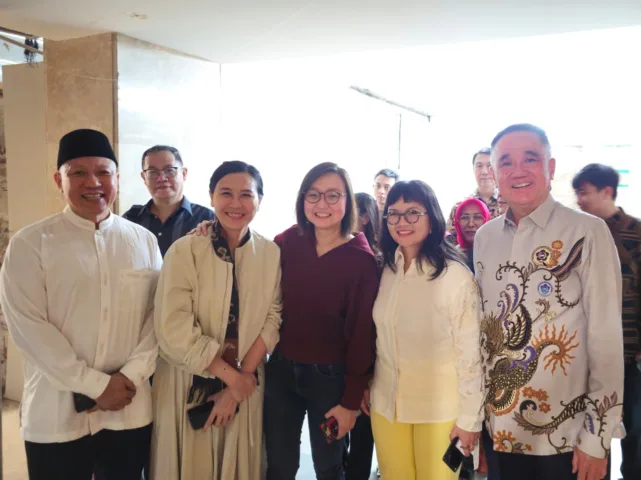 Tig wakil menteri foto bersama dengan ketua umum PSMTI dan Ketua Umum PITI (Foto: Masjid Istiqlal)