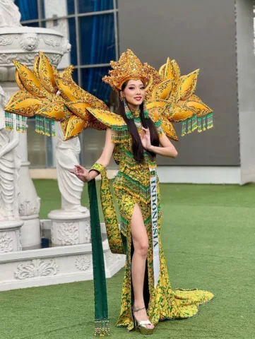 Parade National Costume Miss Supraglobal Indonesia 2026Roseline Risang Sekar Limbang Sari ✨✨Glow (2)