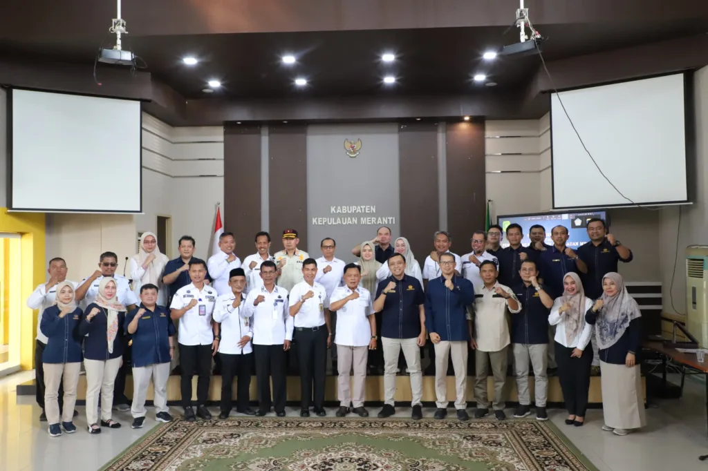 Jajaran DJP Riau bersama Pemkab Kepulauan Meranti foto bersama usai penandatanganan perjanjian kerja sama, 4 Februari 2026 (Foto: DJP RIau)