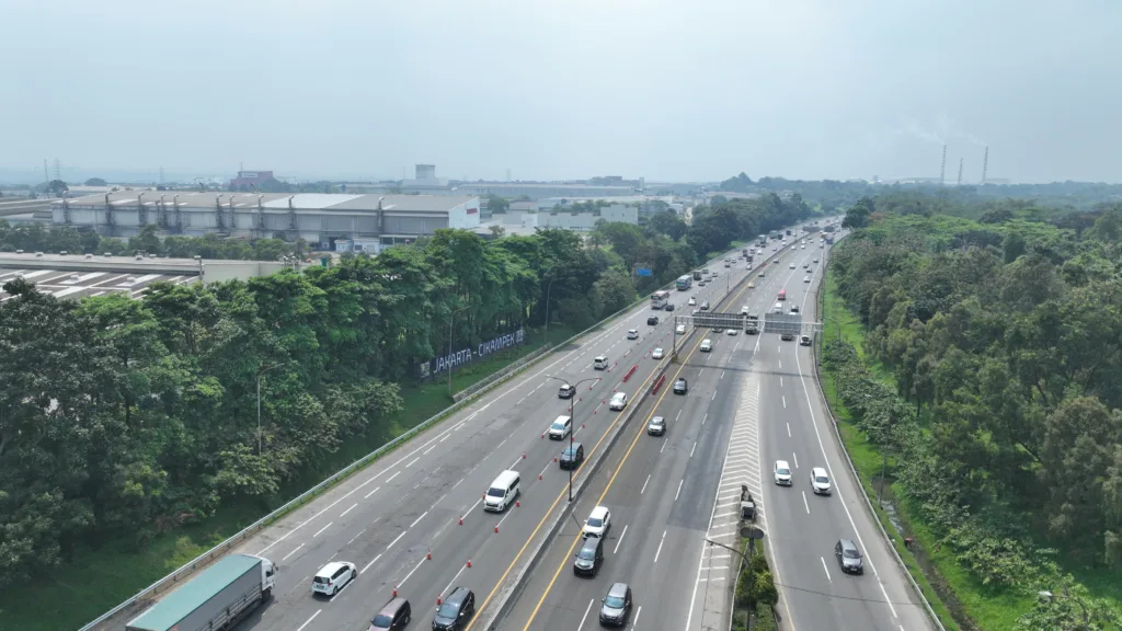 Kendaraan melintas di tol Jakarta-Cikampek di masa mudik Lebaran 2026 (Foto: Humas Jasa Marga)