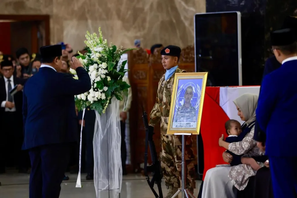 Bangsa Indonesia berduka atas gugurnya tiga prajurit TNI dalam tugas mulia sebagai pasukan perda