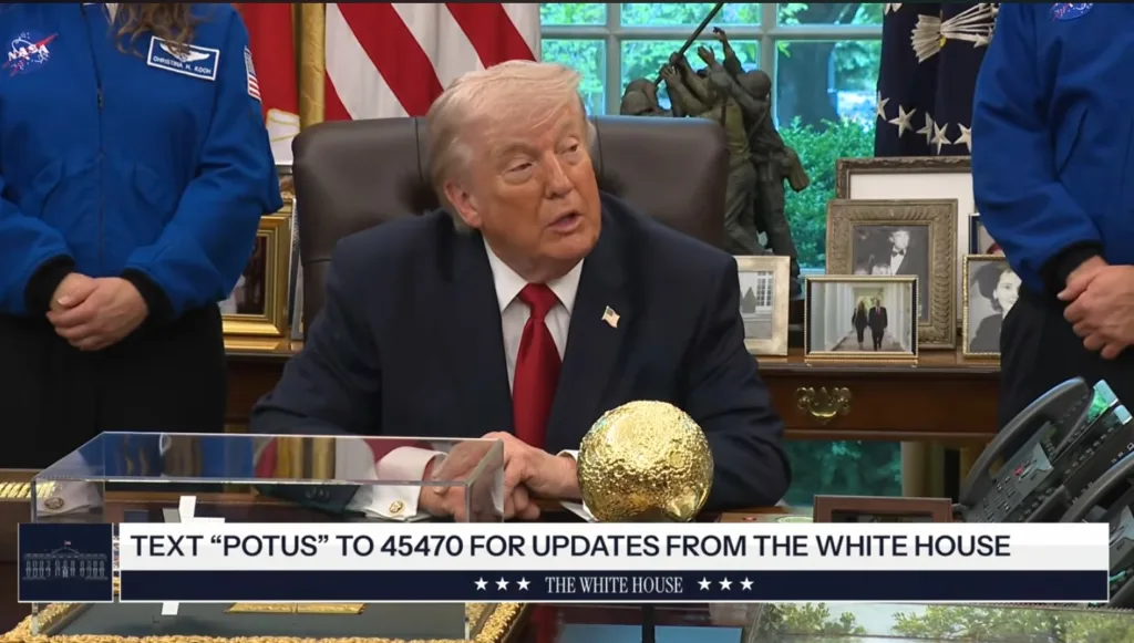 Donald Trump Jumpa Pers