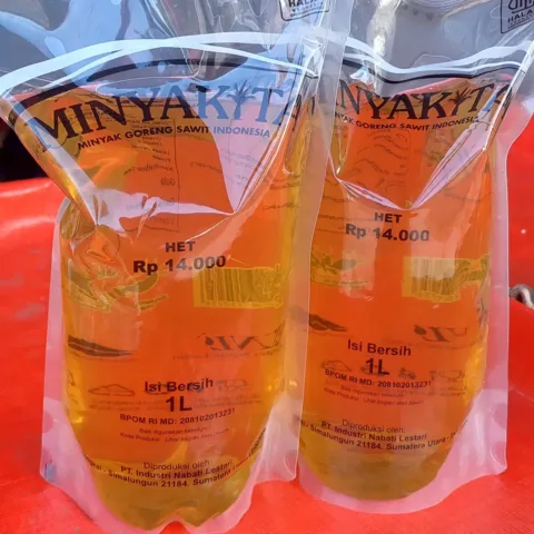 Minyak Goreng Minyak Kita pouch 1 liter Rp. 17.000,-#minyakgoreng #minyakkita #minyakmurah #m