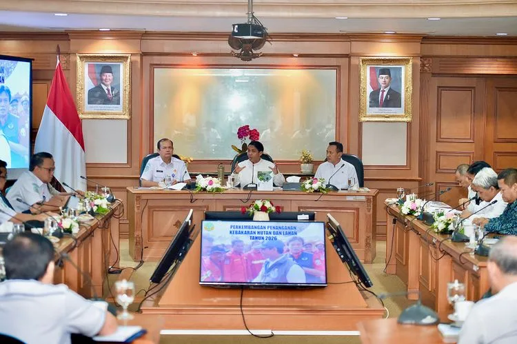 medium_HMS_8893_7b7d4dbe4a