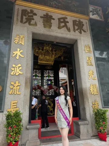 Mulan Kho enjoyed an unforgettable moment during the KL City Tour visit to Chan Clan Ancestral H