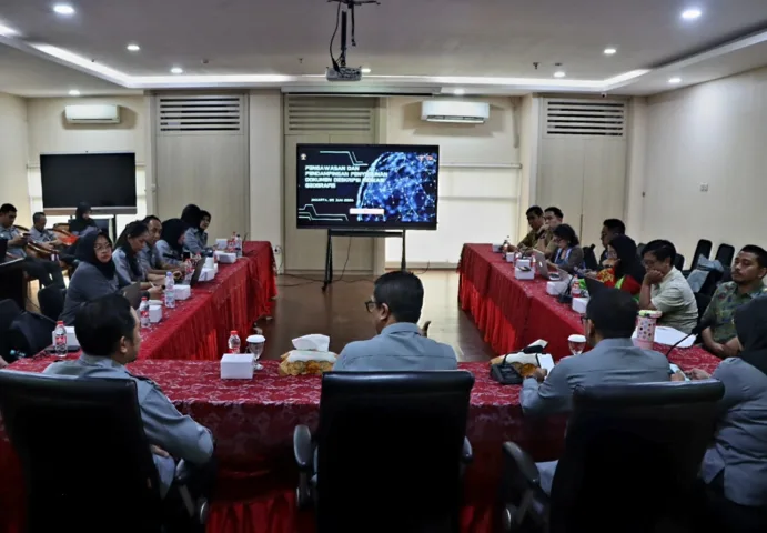 Kegiatan forum Pengawasan dan Pendampingan Penyusunan Dokumen Deskripsi Indikasi Geografis (IG) di Kanwil Kemenkumham DK Jakarta, Selasa (9/6), membahas potensi Batik Sebiran sebagai identitas baru bagi wilayah Kepulauan Seribu. (Sumber foto: Kanwil Kemenkumham DK Jakarta)
